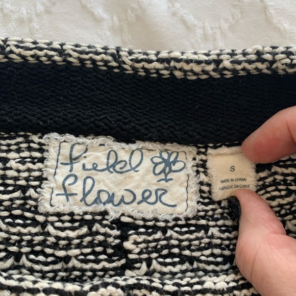 Black and white knit short sleeved top - Picture 6 of 8